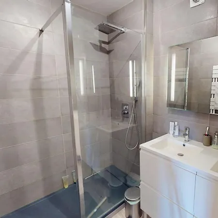 Privée Avec Accès à Des Espaces Partagés Alloggio in famiglia *